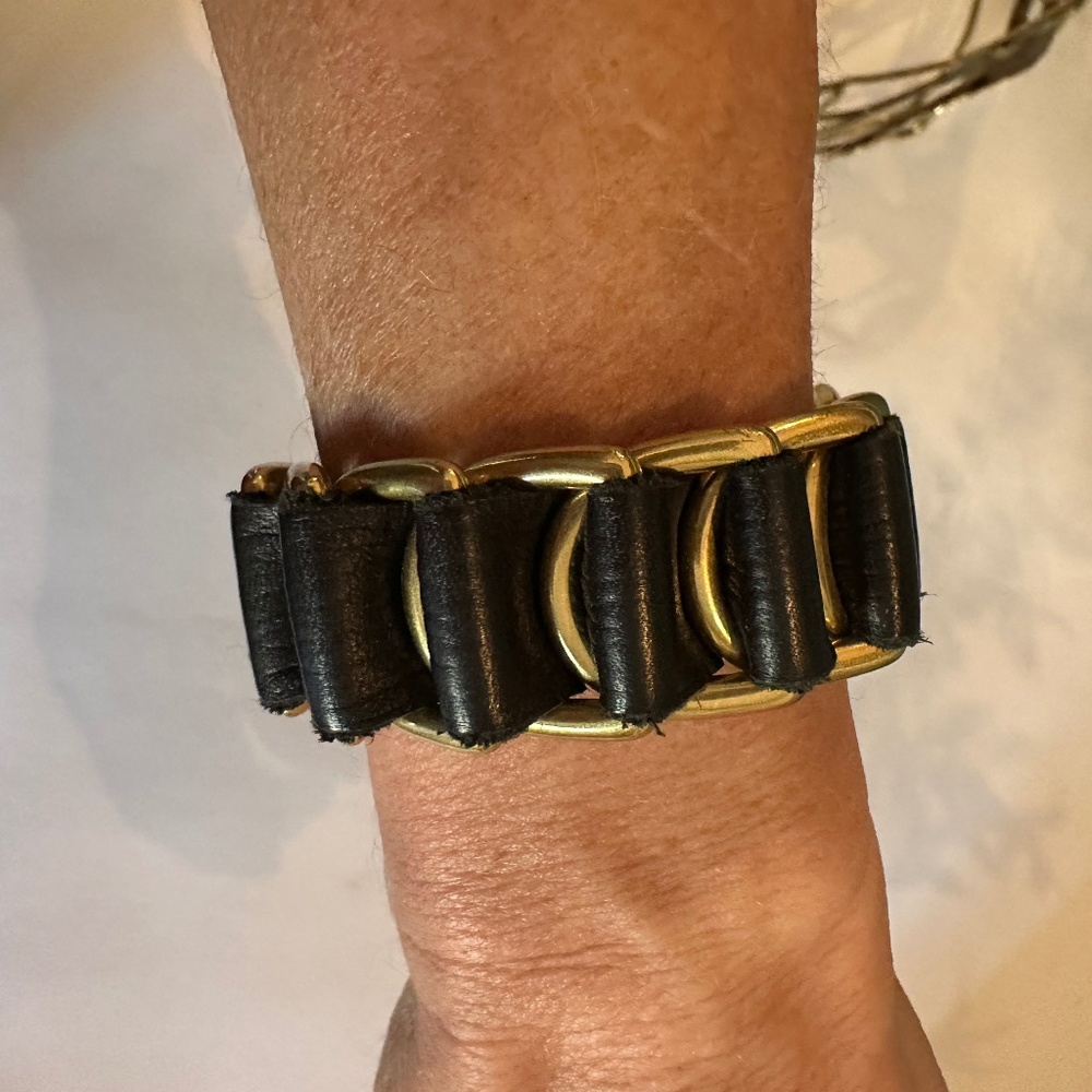 Leather and brass bracelet